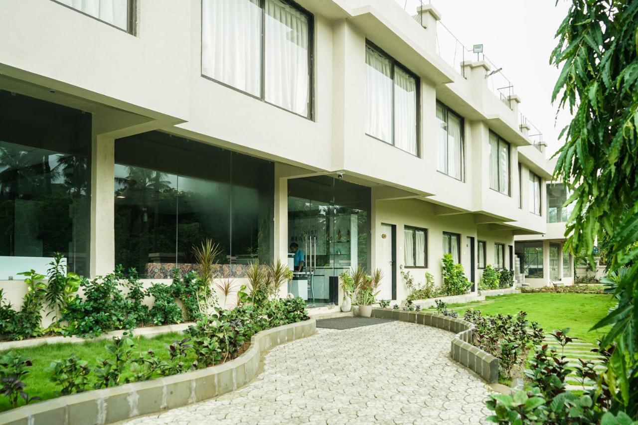 Nest Beacon Resort Daman Exterior foto