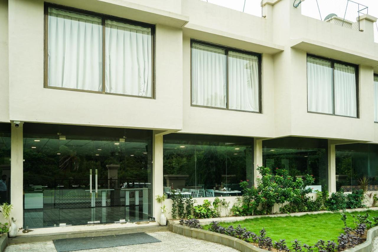 Nest Beacon Resort Daman Exterior foto